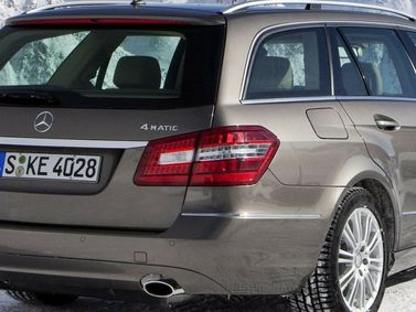 Mercedes-Benz E-Class IV (W212، S212، C207)، واجون 5 أبواب — منظر خلفي أيمن