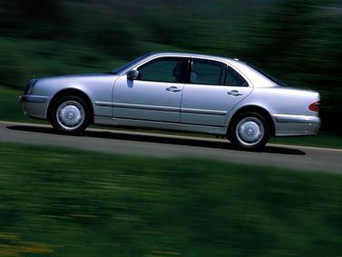 Mercedes-Benz E-Class فيس ليفت II (W210، S210)، سيدان — منظر من الجانب الأيسر