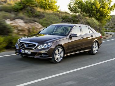 Mercedes-Benz E-Class عملية فيس ليفت IV (W212، S212، C207)، سيدان — منظر أمامي أيمن