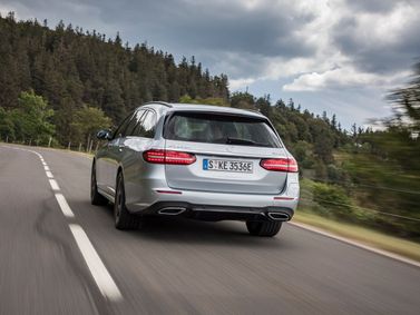 Mercedes-Benz E-Class V (W213, S213, S213, C238) فيس ليفت، واجون 5 أبواب — منظر خلفي أيسر