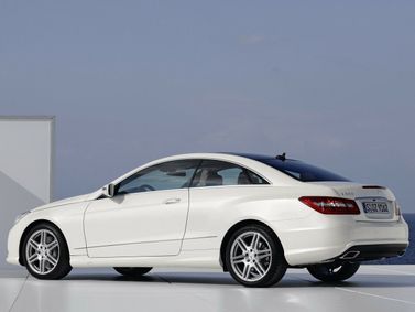 Mercedes-Benz E-Class IV (W212، S212، C207)، كوبيه - سقف صلب — منظر خلفي أيمن