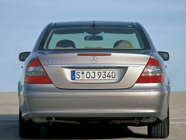Mercedes-Benz E-Class عملية فيس ليفت III (W211، S211)، سيدان — منظر خلفي