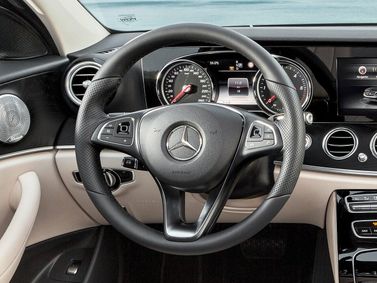 Mercedes-Benz E-Class V (W213، S213، C238)، سيدان — عجلة القيادة