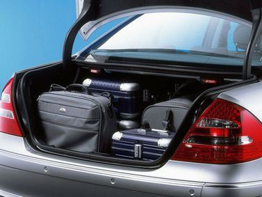 Mercedes-Benz E-Class ثالثاً (W211، S211)، سيدان — حجرة الأمتعة