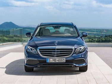 Mercedes-Benz E-Class V (W213، S213، C238)، واجون 5 أبواب — منظر أمامي