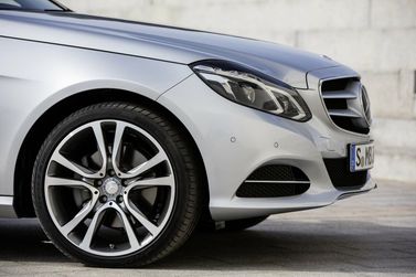 Mercedes-Benz E-Class عملية فيس ليفت IV (W212، S212، C207)، واجون 5 أبواب — منظر أمامي أيمن