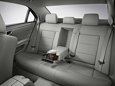 Mercedes-Benz E-Class عملية فيس ليفت IV (W212، S212، C207)، سيدان — المقاعد الخلفية