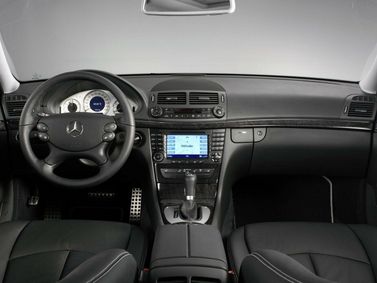 Mercedes-Benz E-Class ثالثاً (W211، S211)، سيدان — لوحة القيادة