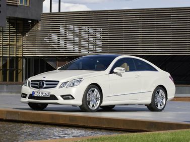 Mercedes-Benz E-Class IV (W212، S212، C207)، كوبيه - سقف صلب — منظر أمامي أيمن