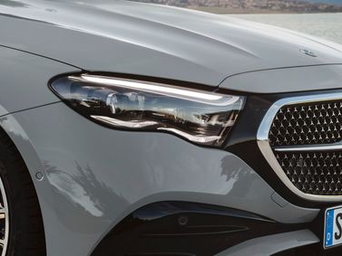 Mercedes-Benz E-Class السادس (W214، S214)، واجون 5 أبواب — المصباح الأمامي