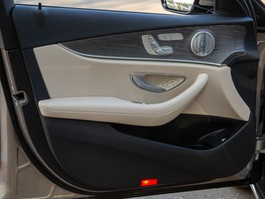 Mercedes-Benz E-Class V (W213, S213, S213, C238) فيس ليفت، سيدان — تفصيل داخلي