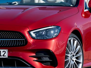 Mercedes-Benz E-Class V (W213, S213, S213, C238) فيس ليفت، قابلة للتحويل — الجزء الأمامي من السيارة عن قرب