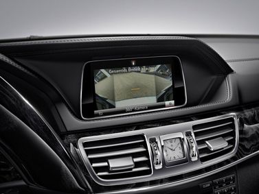Mercedes-Benz E-Class عملية فيس ليفت IV (W212، S212، C207)، واجون 5 أبواب — شاشة نظام المعلومات والترفيه