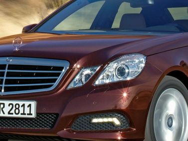 Mercedes-Benz E-Class IV (W212، S212، C207)، سيدان — منظر أمامي أيمن