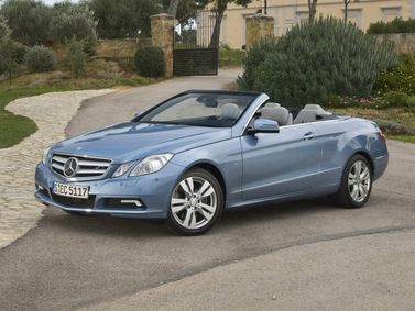 Mercedes-Benz E-Class IV (W212، S212، C207)، قابلة للتحويل — منظر أمامي أيمن