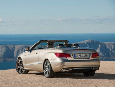 Mercedes-Benz E-Class عملية فيس ليفت IV (W212، S212، C207)، قابلة للتحويل — منظر خلفي أيسر