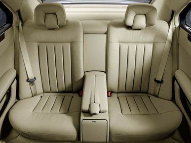 Mercedes-Benz E-Class IV (W212، S212، C207)، سيدان — المقاعد الخلفية