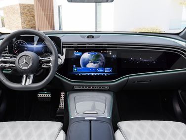 Mercedes-Benz E-Class السادس (W214، S214)، واجون 5 أبواب — لوحة القيادة