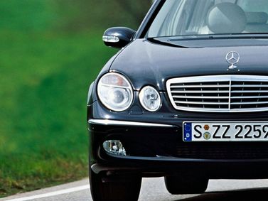 Mercedes-Benz E-Class ثالثاً (W211، S211)، واجون 5 أبواب — منظر أمامي أيمن