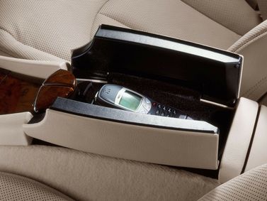 Mercedes-Benz E-Class ثالثاً (W211، S211)، سيدان — تفصيل داخلي