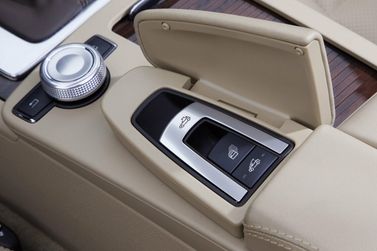 Mercedes-Benz E-Class IV (W212، S212، C207)، قابلة للتحويل — الكونسول الوسطي