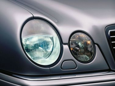 Mercedes-Benz E-Class II (W210، S210)، سيدان — المصباح الأمامي