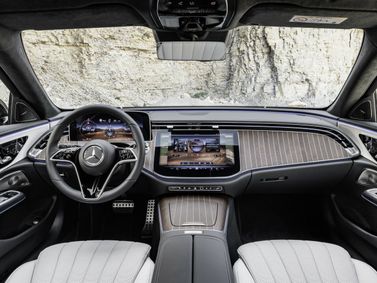 Mercedes-Benz E-Class السادس (W214، S214)، واجون 5 أبواب All-Terrain — منطقة السائق