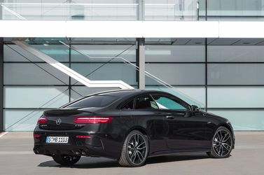 Mercedes-Benz E-Class AMG V (W213)، كوبيه — منظر خلفي أيمن