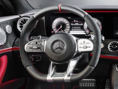 Mercedes-Benz E-Class AMG V (W213)، كوبيه — عجلة القيادة