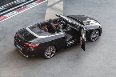 Mercedes-Benz E-Class AMG V (W213)، قابلة للتحويل — منظر خلفي أيمن
