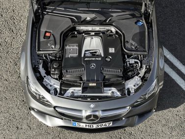 Mercedes-Benz E-Class AMG V (W213)، سيدان — حجرة المحرك