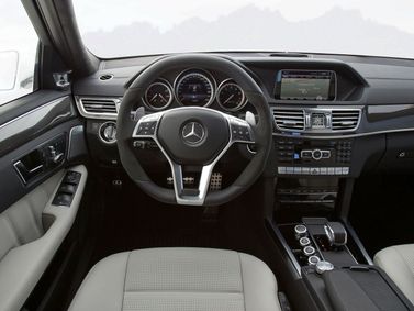 Mercedes-Benz E-Class AMG عملية فيس ليفت IV (W212، S212)، واجون 5 أبواب — لوحة القيادة