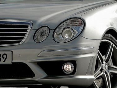 Mercedes-Benz E-Class AMG عملية فيس ليفت III (W211، S211)، سيدان — الجزء الأمامي من السيارة عن قرب