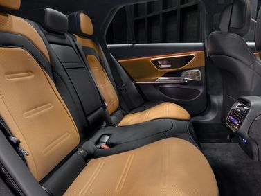 Mercedes-Benz E-Class AMG السادس (W214)، واجون 5 أبواب — المقاعد الخلفية