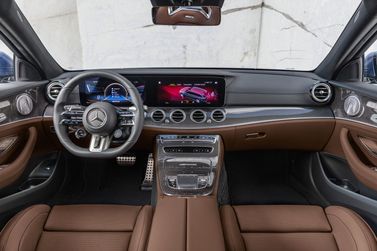 Mercedes-Benz E-Class AMG عملية فيس ليفت V (W213)، واجون 5 أبواب — لوحة القيادة