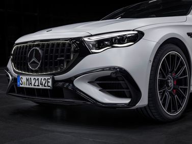 Mercedes-Benz E-Class AMG السادس (W214)، سيدان — منظر أمامي