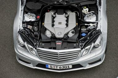 Mercedes-Benz E-Class AMG IV (W212، S212)، واجون 5 أبواب — حجرة المحرك