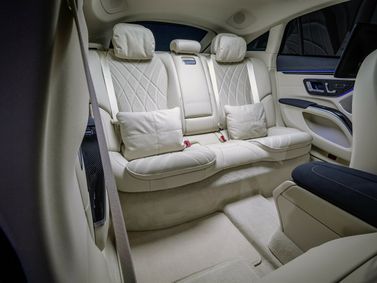 Mercedes-Benz EQS I عملية شد الوجه، ليفتباك — المقاعد الخلفية