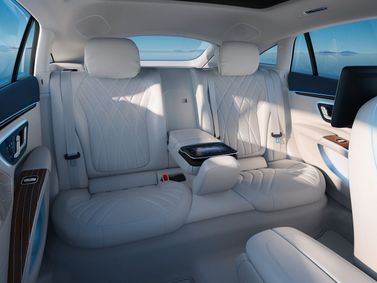 Mercedes-Benz EQS، ليفتباك — المقاعد الخلفية