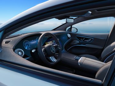 Mercedes-Benz EQS، ليفتباك — منطقة السائق