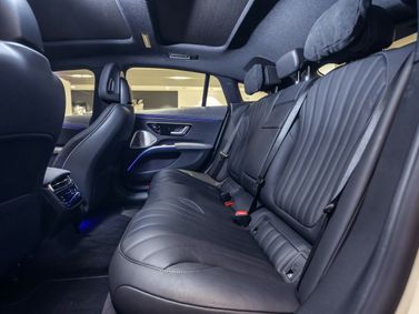 Mercedes-Benz EQS، ليفتباك — المقاعد الخلفية