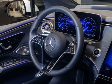 Mercedes-Benz EQS، ليفتباك — منطقة السائق