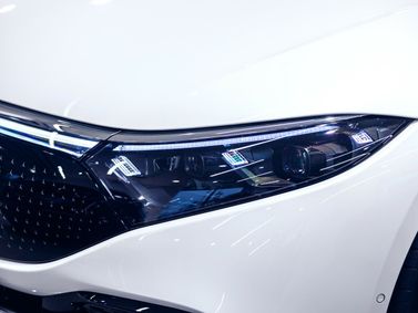 Mercedes-Benz EQS، ليفتباك — المصباح الأمامي