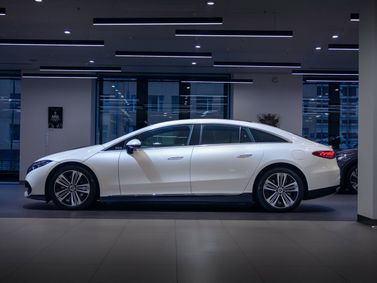 Mercedes-Benz EQS، ليفتباك — منظر من الجانب الأيسر