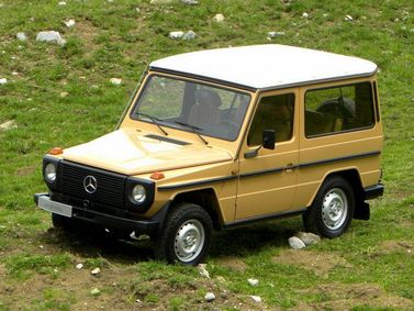 Mercedes-Benz G-Class ط (W460؛ W461)، دفع رباعي 3 أبواب — منظر أمامي أيسر