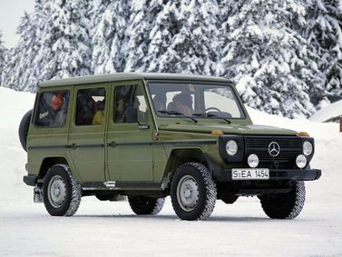 Mercedes-Benz G-Class ط (W460؛ W461)، دفع رباعي 5 أبواب — منظر أمامي أيمن