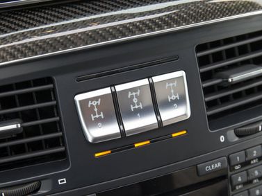 Mercedes-Benz G-Class AMG I (W463 W463) فيس ليفت 3، دفع رباعي 5 أبواب — الكونسول الوسطي