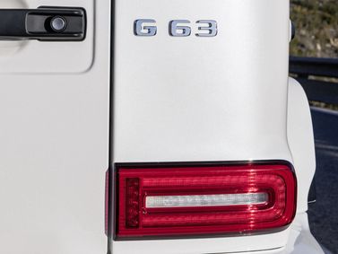 Mercedes-Benz G-Class AMG II (W463)، دفع رباعي 5 أبواب — شعار السيارة واسم الطراز