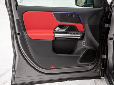 Mercedes-Benz GLA II (H247)، دفع رباعي 5 أبواب — تفصيل داخلي