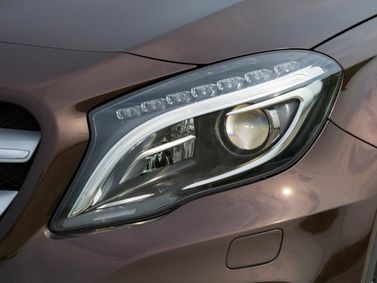 Mercedes-Benz GLA I (X156)، دفع رباعي 5 أبواب — المصباح الأمامي